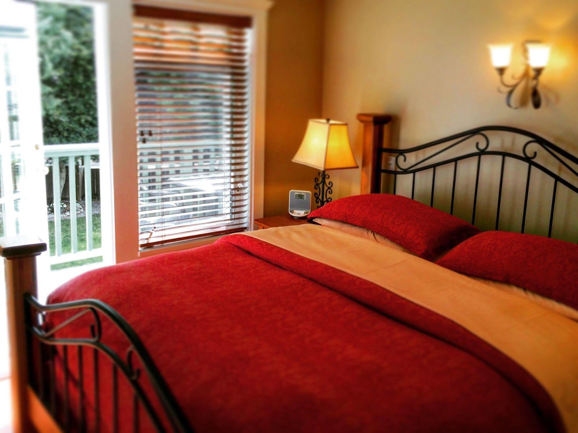 Bonniebrook Lodge Gibsons Ngoại thất bức ảnh